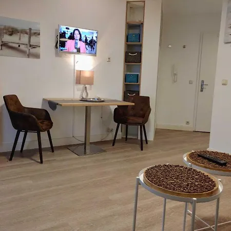 Strandstrasse 32 - 04-30 * Кюлунгсборн