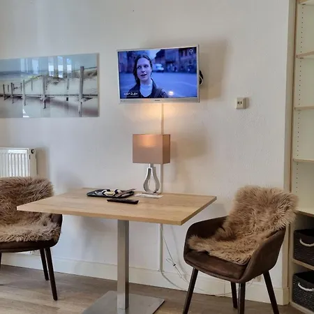 Strandstrasse 32 - 04-30 * Кюлунгсборн